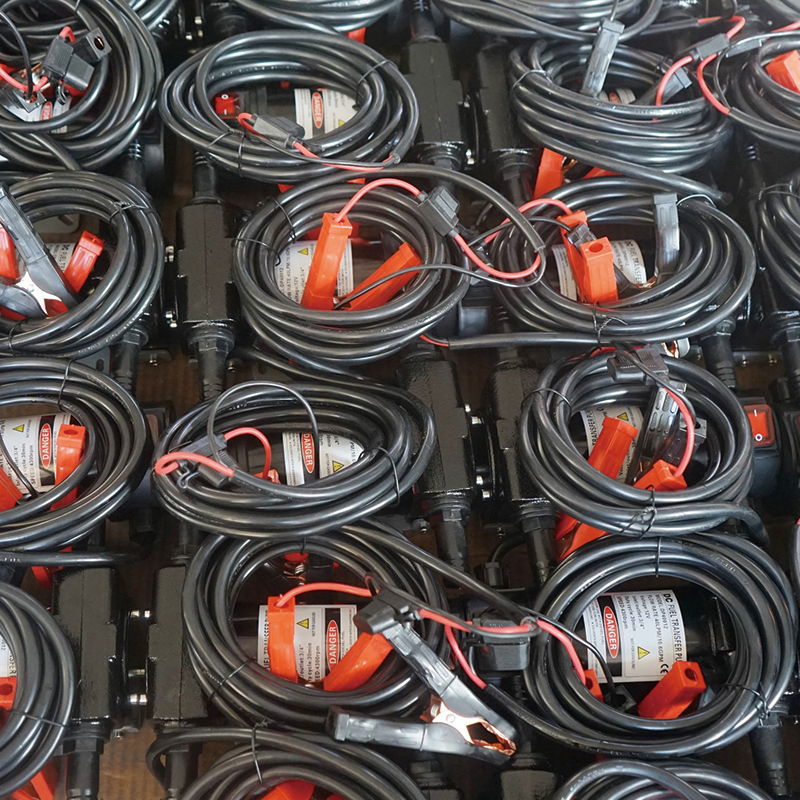 de combustible, contenedor portátil de tanque de combustible de 33 galones (150L)con bomba de sifón de transferencia de fluido LLDPE y manguera , lata de almacenamiento diésel sobre ruedas para automóviles, cortadoras de césped, cuatrimotos, barcos